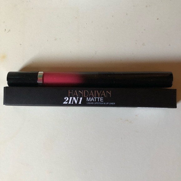 Lip gloss and liner - Picture 2 of 2